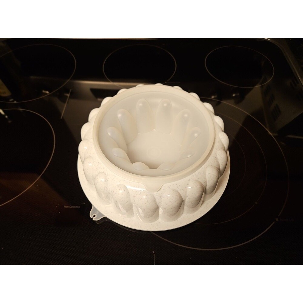 Vintage Tupperware White & Blue Speckled 1202-6 Jel-Ring Mold 3 Piece Set